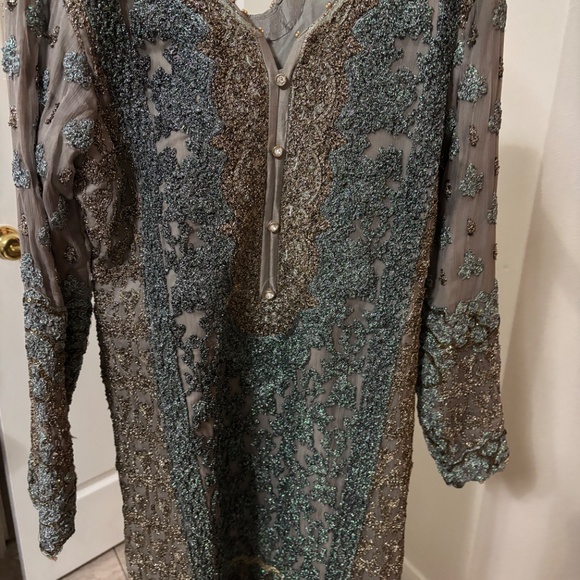 Stunning grey and silver outfit bronze work - Picture 3 of 3